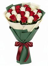Букет Микс из красных и белых роз в Заволжске