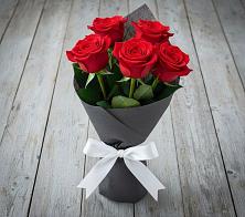 Букет 5 Красных роз Эдлесс Лав в Заволжске
